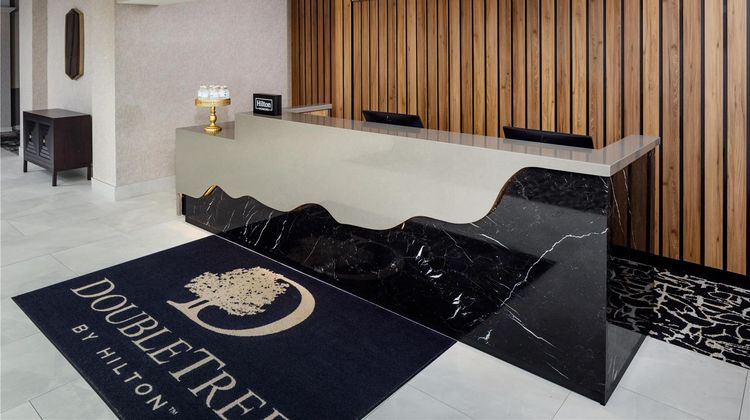 DoubleTree by Hilton PIT Meadow Lands Lobby