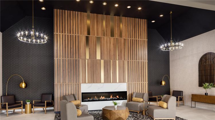 DoubleTree by Hilton PIT Meadow Lands Lobby