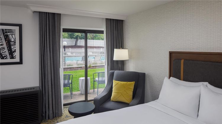 DoubleTree by Hilton PIT Meadow Lands Room