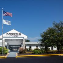 DoubleTree by Hilton PIT Meadow Lands