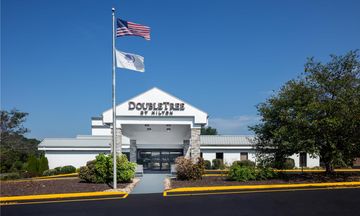 DoubleTree by Hilton PIT Meadow Lands
