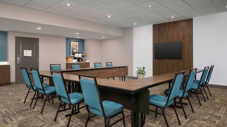 <b>Hampton Inn Pittsburgh/Monroeville Meeting</b>. Images powered by <a href="https://iceportal.shijigroup.com/" title="IcePortal" target="_blank">IcePortal</a>.