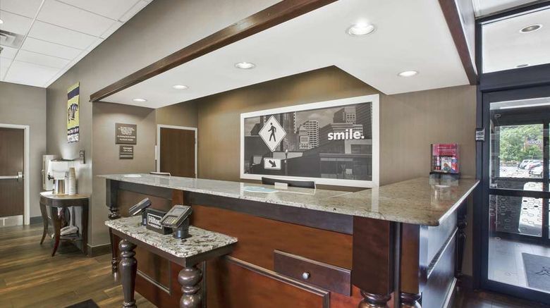 <b>Hampton Inn Pittsburgh-University Center Lobby</b>. Images powered by <a href="https://iceportal.shijigroup.com/" title="IcePortal" target="_blank">IcePortal</a>.