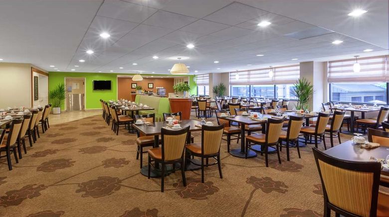 <b>Hilton Garden Inn University Place Restaurant</b>. Images powered by <a href="https://iceportal.shijigroup.com/" title="IcePortal" target="_blank">IcePortal</a>.