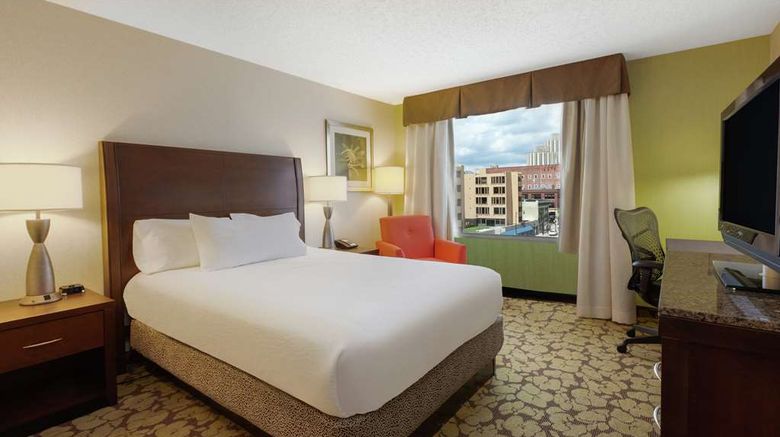 <b>Hilton Garden Inn University Place Room</b>. Images powered by <a href="https://iceportal.shijigroup.com/" title="IcePortal" target="_blank">IcePortal</a>.