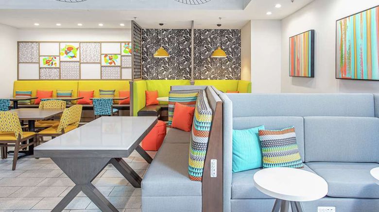 <b>Hampton Inn Pensacola Beach Gulf Front Lobby</b>. Images powered by <a href="https://iceportal.shijigroup.com/" title="IcePortal" target="_blank">IcePortal</a>.
