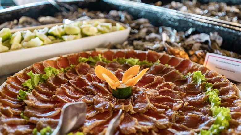 <b>Hilton Moorea Lagoon Resort & Spa Restaurant</b>. Images powered by <a href="https://iceportal.shijigroup.com/" title="IcePortal" target="_blank">IcePortal</a>.