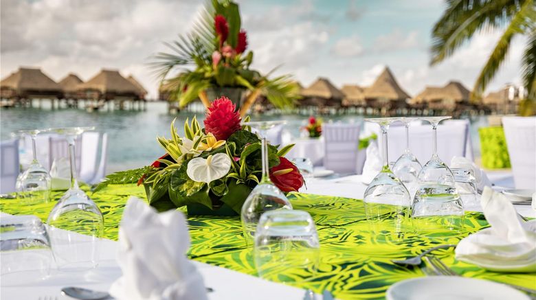 <b>Hilton Moorea Lagoon Resort & Spa Restaurant</b>. Images powered by <a href="https://iceportal.shijigroup.com/" title="IcePortal" target="_blank">IcePortal</a>.