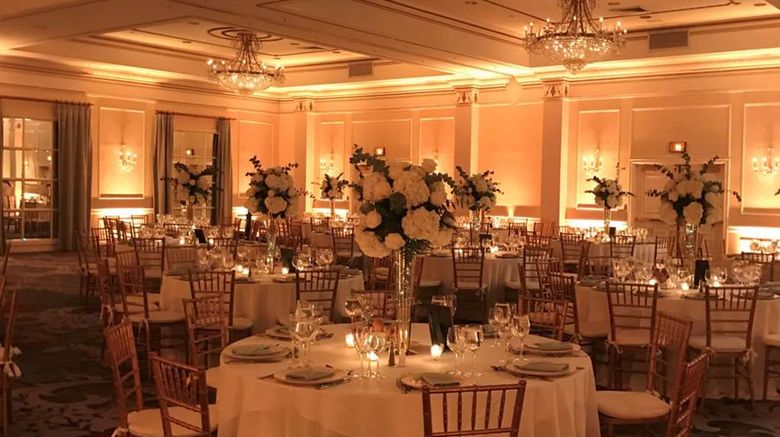 <b>Hilton Pearl River Restaurant</b>. Images powered by <a href="https://iceportal.shijigroup.com/" title="IcePortal" target="_blank">IcePortal</a>.