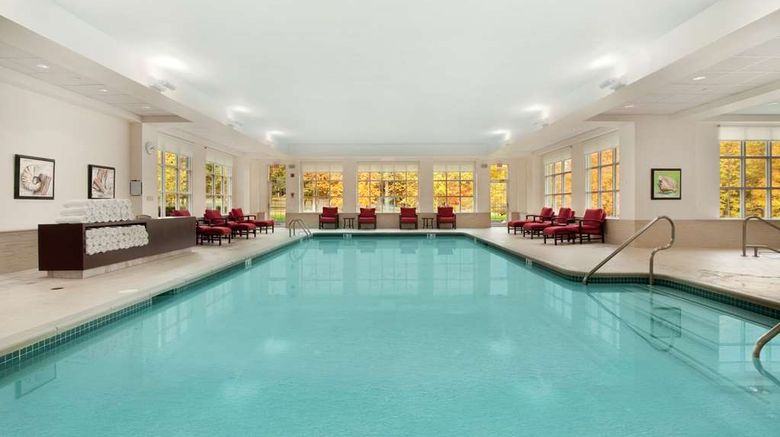 <b>Hilton Pearl River Pool</b>. Images powered by <a href="https://iceportal.shijigroup.com/" title="IcePortal" target="_blank">IcePortal</a>.