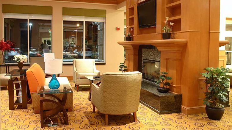 <b>Hilton Garden Inn Chesapeake/Suffolk Lobby</b>. Images powered by <a href="https://iceportal.shijigroup.com/" title="IcePortal" target="_blank">IcePortal</a>.