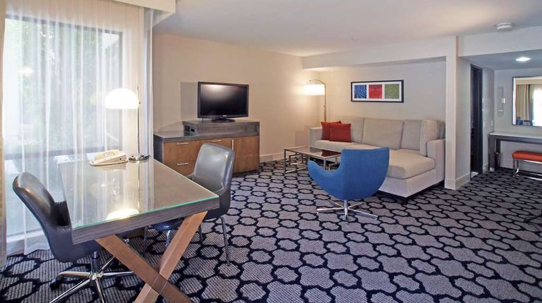 <b>Hilton Palm Springs Resort Room</b>. Images powered by <a href="https://iceportal.shijigroup.com/" title="IcePortal" target="_blank">IcePortal</a>.