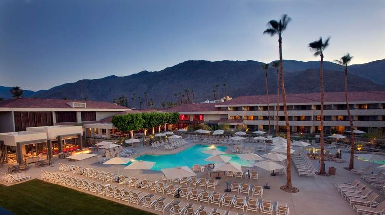 <b>Hilton Palm Springs Resort Pool</b>. Images powered by <a href="https://iceportal.shijigroup.com/" title="IcePortal" target="_blank">IcePortal</a>.