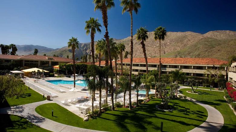 <b>Hilton Palm Springs Resort Pool</b>. Images powered by <a href="https://iceportal.shijigroup.com/" title="IcePortal" target="_blank">IcePortal</a>.