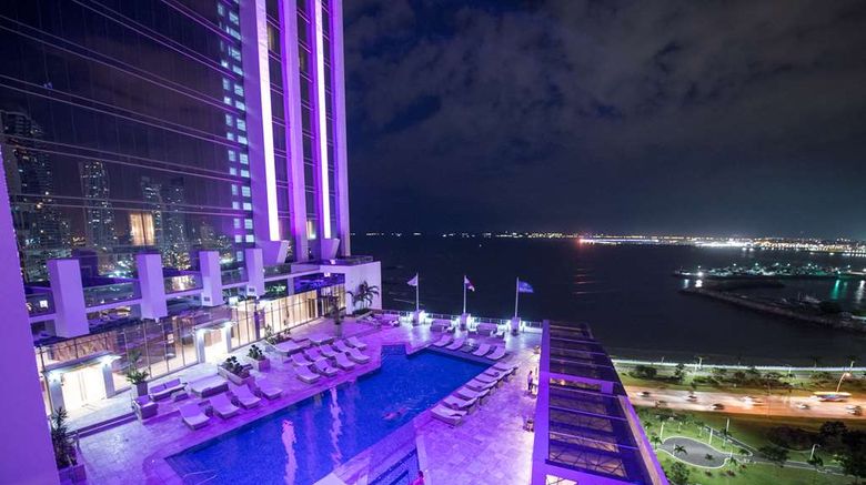 <b>Hilton Panama Pool</b>. Images powered by <a href="https://iceportal.shijigroup.com/" title="IcePortal" target="_blank">IcePortal</a>.