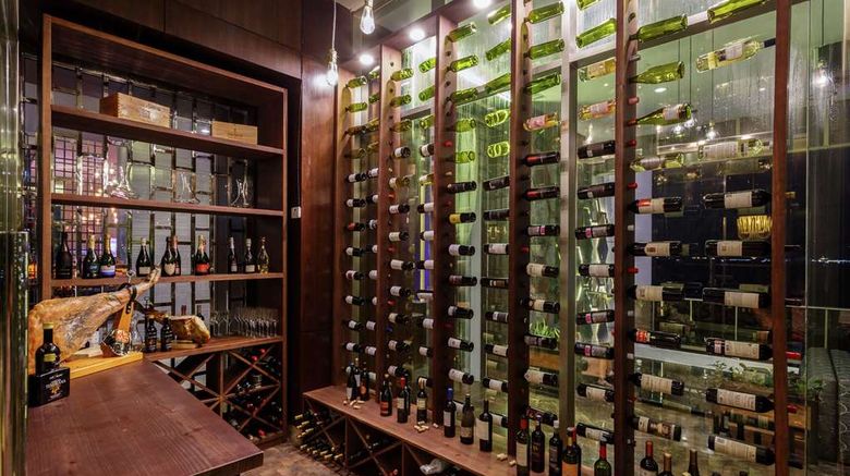 <b>Hilton Panama Restaurant</b>. Images powered by <a href="https://iceportal.shijigroup.com/" title="IcePortal" target="_blank">IcePortal</a>.