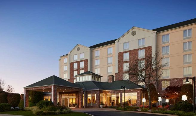 Hilton Garden Inn Providence Airport Exterior