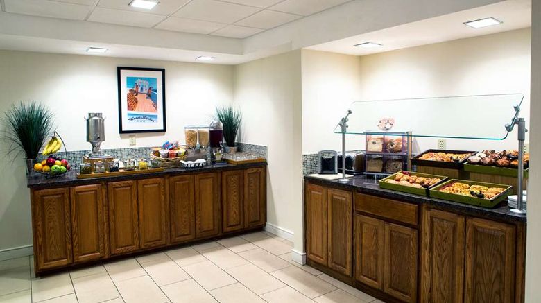 <b>Doubletree by Hilton Portland Restaurant</b>. Images powered by <a href="https://iceportal.shijigroup.com/" title="IcePortal" target="_blank">IcePortal</a>.