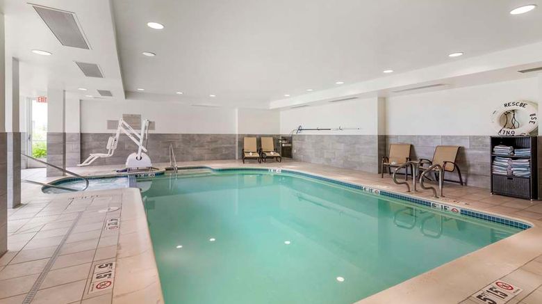 <b>Hilton Garden Inn Airport Pool</b>. Images powered by <a href="https://iceportal.shijigroup.com/" title="IcePortal" target="_blank">IcePortal</a>.