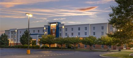 Hampton Inn & Suites Plymouth Exterior