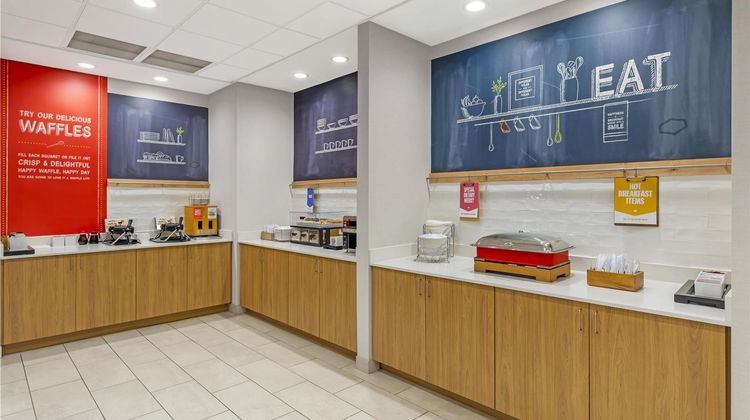 Hampton Inn & Suites Plymouth Restaurant