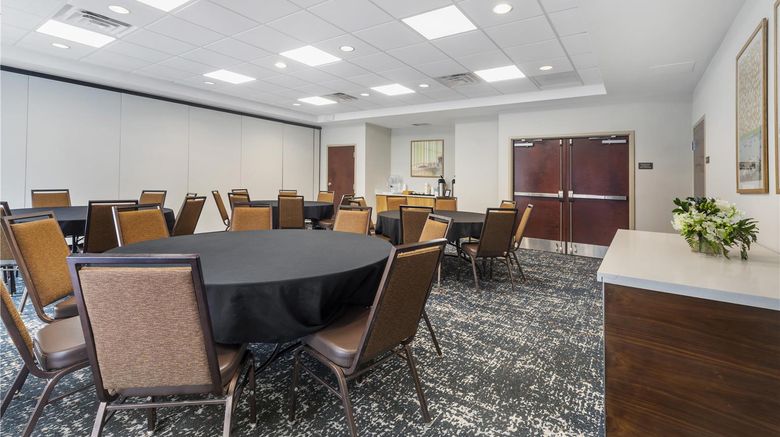 <b>Hampton Inn & Suites Plymouth Meeting</b>. Images powered by <a href="https://iceportal.shijigroup.com/" title="IcePortal" target="_blank">IcePortal</a>.
