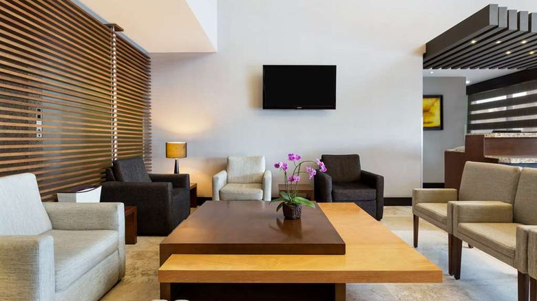 <b>DoubleTree by Hilton Queretaro Lobby</b>. Images powered by <a href="https://iceportal.shijigroup.com/" title="IcePortal" target="_blank">IcePortal</a>.