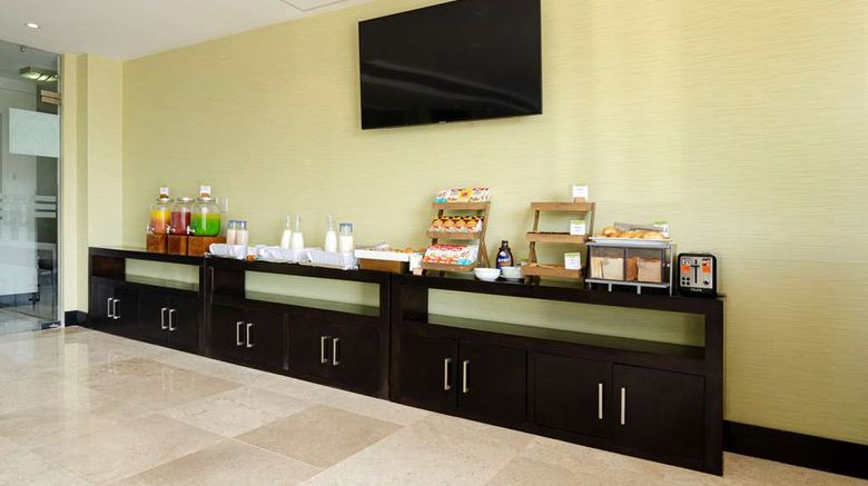 <b>DoubleTree by Hilton Queretaro Restaurant</b>. Images powered by <a href="https://iceportal.shijigroup.com/" title="IcePortal" target="_blank">IcePortal</a>.