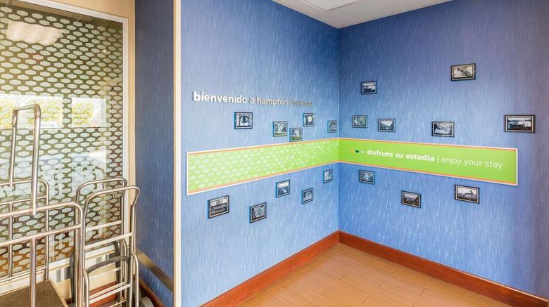 <b>Hampton Inn Hilton Queretaro Tecnologic Lobby</b>. Images powered by <a href="https://iceportal.shijigroup.com/" title="IcePortal" target="_blank">IcePortal</a>.