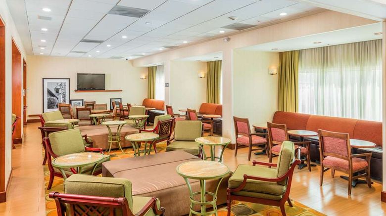 <b>Hampton Inn Hilton Queretaro Tecnologic Lobby</b>. Images powered by <a href="https://iceportal.shijigroup.com/" title="IcePortal" target="_blank">IcePortal</a>.