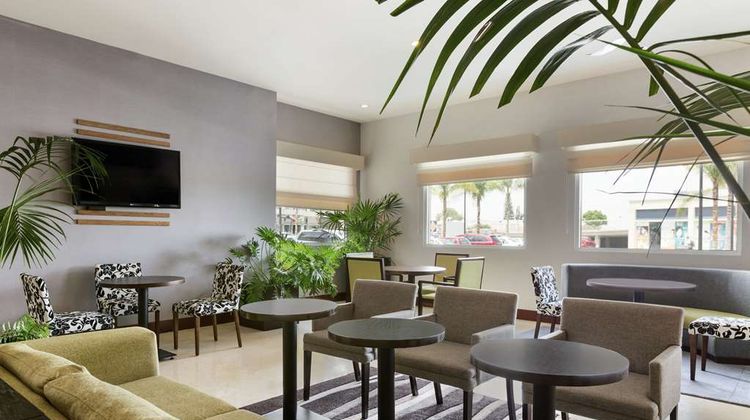 Hilton Garden Inn Queretaro Lobby