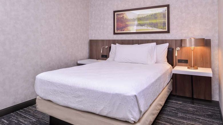 <b>Hilton Garden Inn Bend Room</b>. Images powered by <a href="https://iceportal.shijigroup.com/" title="IcePortal" target="_blank">IcePortal</a>.