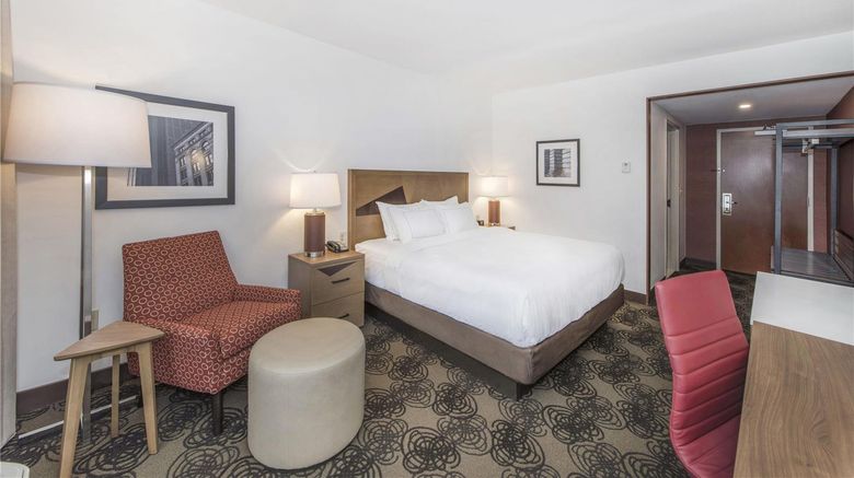<b>DoubleTree by Hilton Raleigh-Cary Room</b>. Images powered by <a href="https://iceportal.shijigroup.com/" title="IcePortal" target="_blank">IcePortal</a>.
