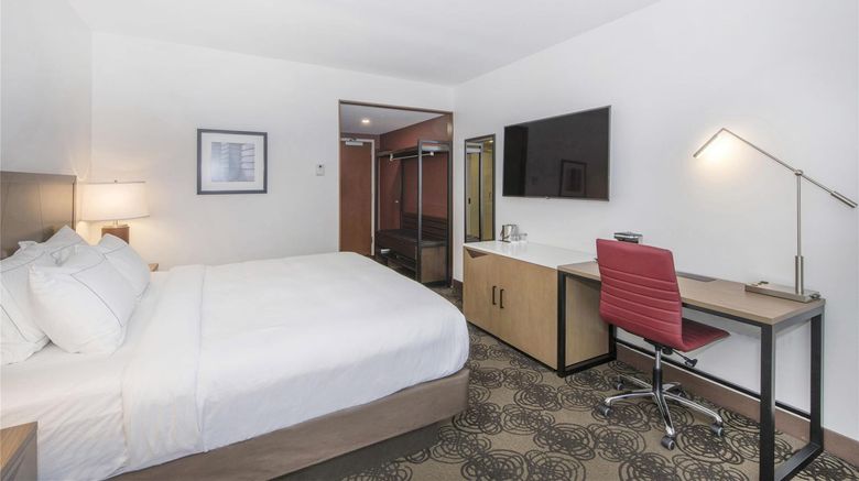 <b>DoubleTree by Hilton Raleigh-Cary Room</b>. Images powered by <a href="https://iceportal.shijigroup.com/" title="IcePortal" target="_blank">IcePortal</a>.