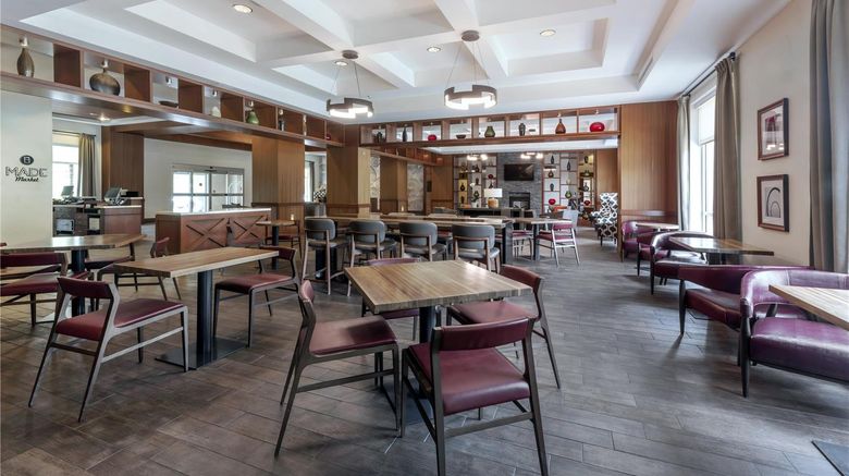 <b>DoubleTree by Hilton Raleigh-Cary Restaurant</b>. Images powered by <a href="https://iceportal.shijigroup.com/" title="IcePortal" target="_blank">IcePortal</a>.