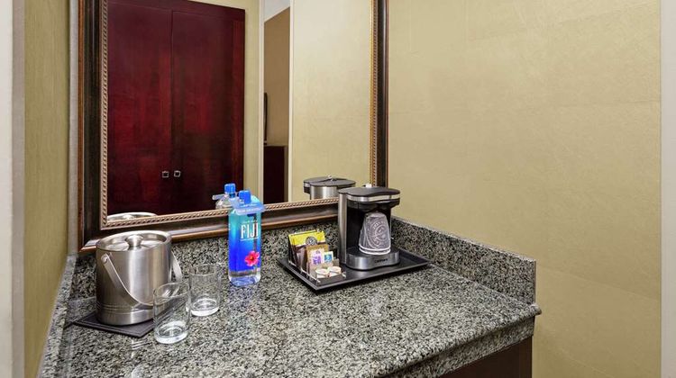 DoubleTree by Hilton Raleigh Durham Arpt Room