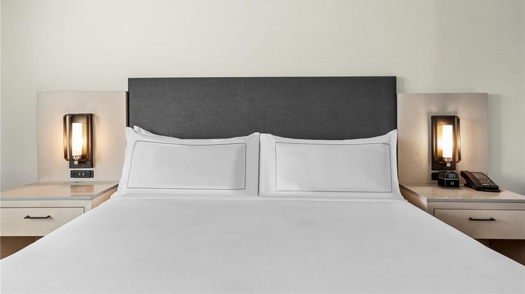 DoubleTree Suites by Hilton Durham Room