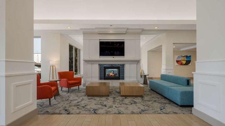 <b>Hilton Garden Inn Rockford Lobby</b>. Images powered by <a href="https://iceportal.shijigroup.com/" title="IcePortal" target="_blank">IcePortal</a>.