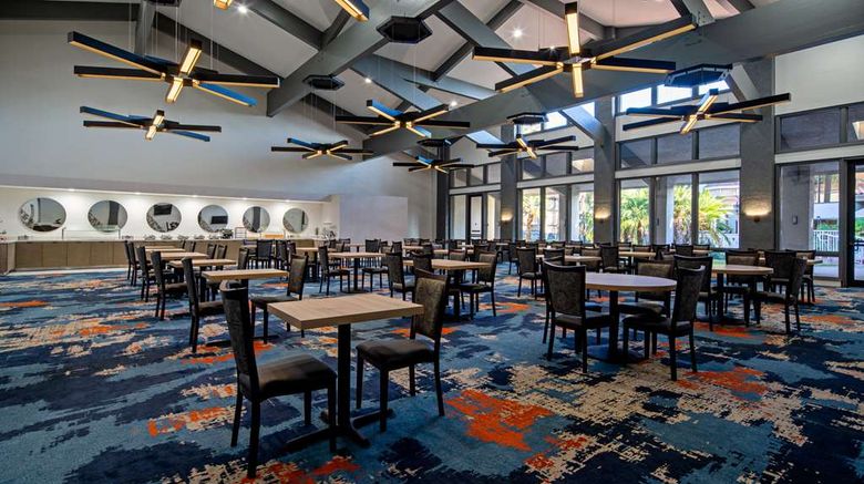 <b>DoubleTree by Hilton Hotel Bakersfield Restaurant</b>. Images powered by <a href="https://iceportal.shijigroup.com/" title="IcePortal" target="_blank">IcePortal</a>.