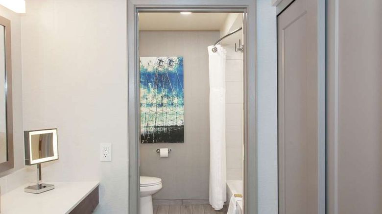 <b>DoubleTree by Hilton Hotel Bakersfield Room</b>. Images powered by <a href="https://iceportal.shijigroup.com/" title="IcePortal" target="_blank">IcePortal</a>.