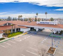 DoubleTree by Hilton Hotel Bakersfield Exterior