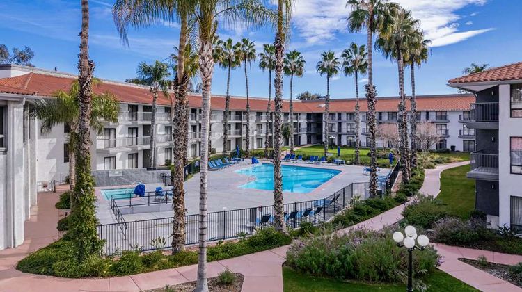 DoubleTree by Hilton Hotel Bakersfield Pool