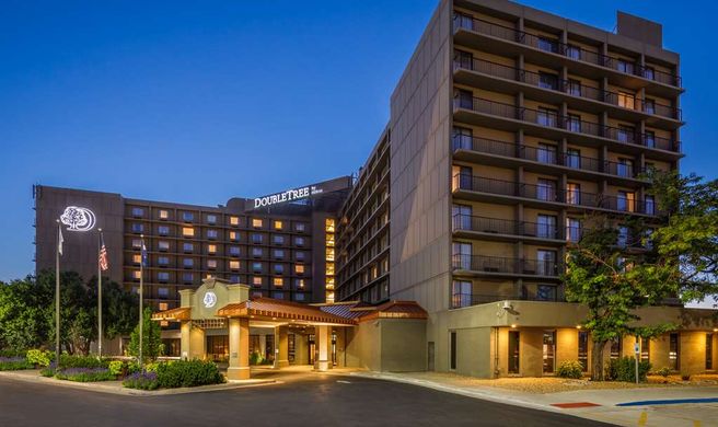 DoubleTree by Hilton Hotel Denver Exterior