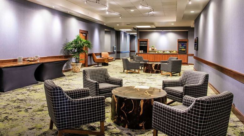 <b>Doubletree by Hilton Portland Lobby</b>. Images powered by <a href="https://iceportal.shijigroup.com/" title="IcePortal" target="_blank">IcePortal</a>.