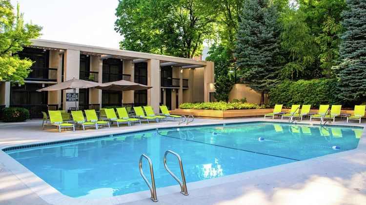 Doubletree by Hilton Portland Pool