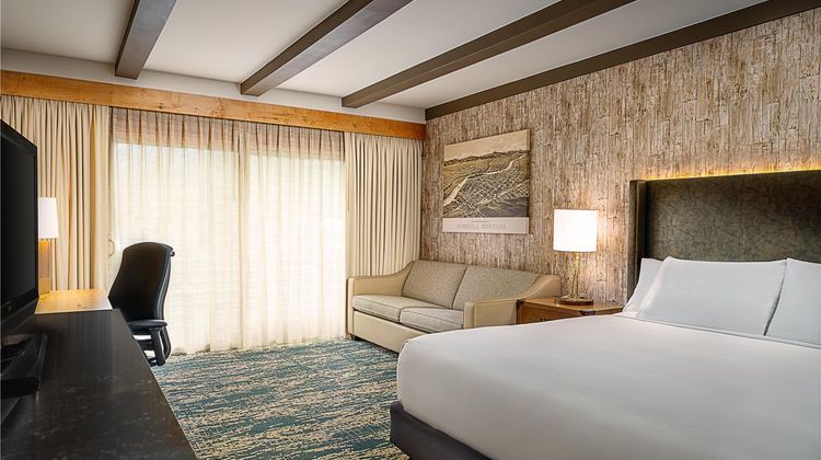 Edgewater Missoula, Tapestry Collection Room