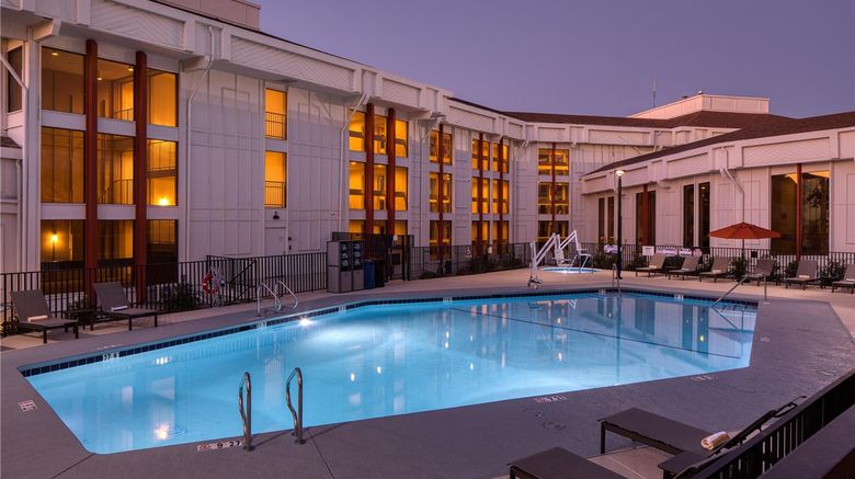 <b>DoubleTree by Hilton Sacramento Pool</b>. Images powered by <a href="https://iceportal.shijigroup.com/" title="IcePortal" target="_blank">IcePortal</a>.