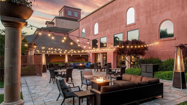 <b>DoubleTree by Hilton Sonoma Wine Country Exterior</b>. Images powered by <a href="https://iceportal.shijigroup.com/" title="IcePortal" target="_blank">IcePortal</a>.