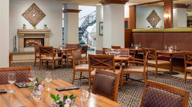 <b>DoubleTree by Hilton Sonoma Wine Country Restaurant</b>. Images powered by <a href="https://iceportal.shijigroup.com/" title="IcePortal" target="_blank">IcePortal</a>.