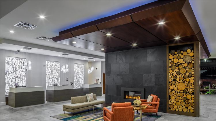 DoubleTree by Hilton Hotel Rochester Lobby